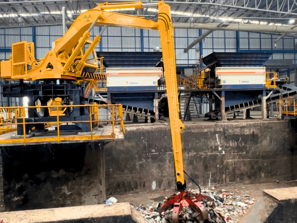 รถตะกาวคีบขยะ (Rubbish Claw Loader)-Silpengineering (6)