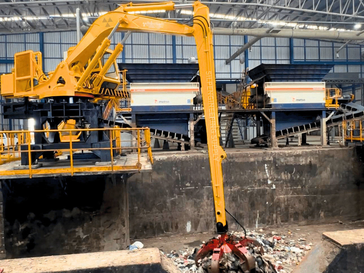 รถตะกาวคีบขยะ (Rubbish Claw Loader)-Silpengineering (6)